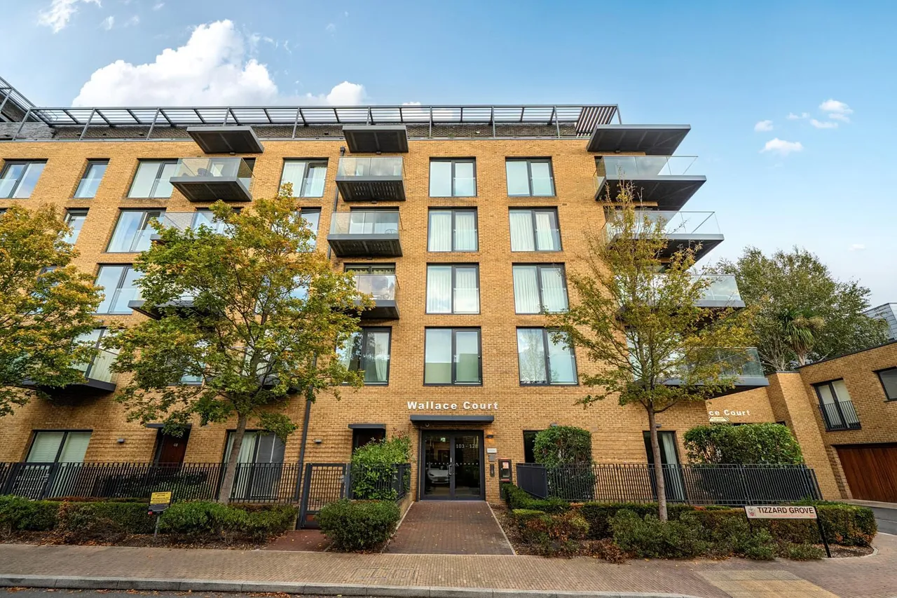 3 bed flat for sale, Tizzard Grove, SE3