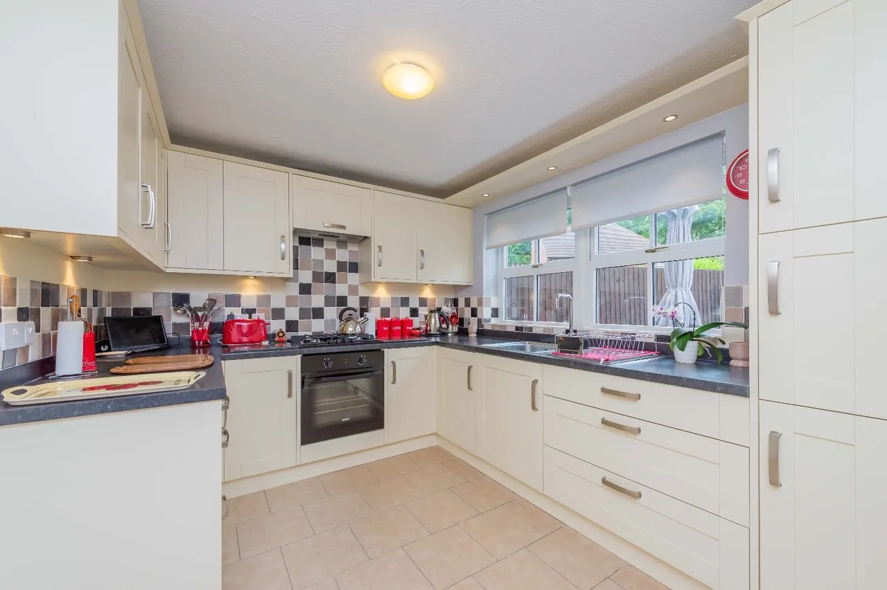 Merganser Close, Apley, Telford TF1 6SG, photo 2