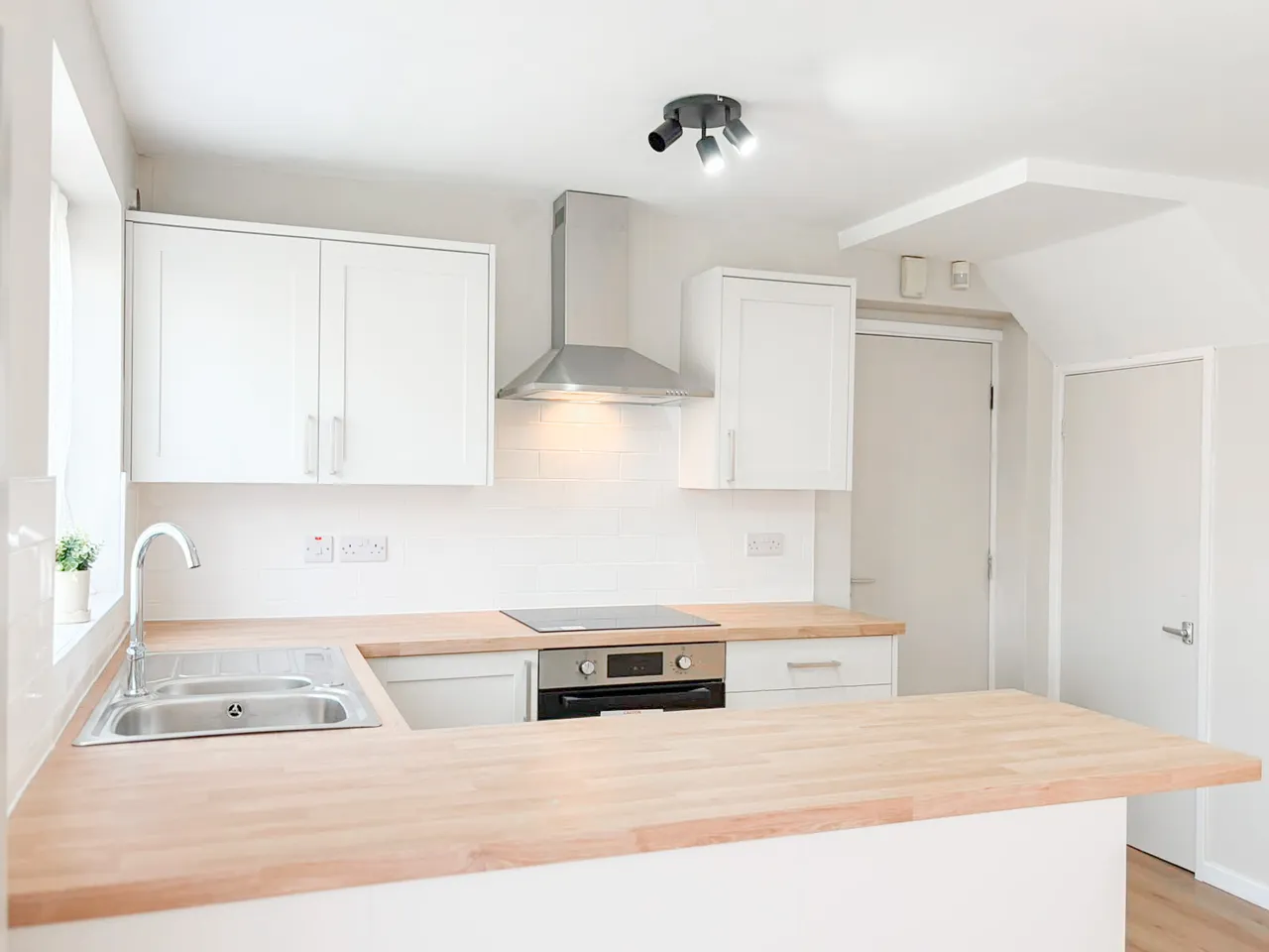 Hereford Crescent, Little Lever, BL3, photo 9