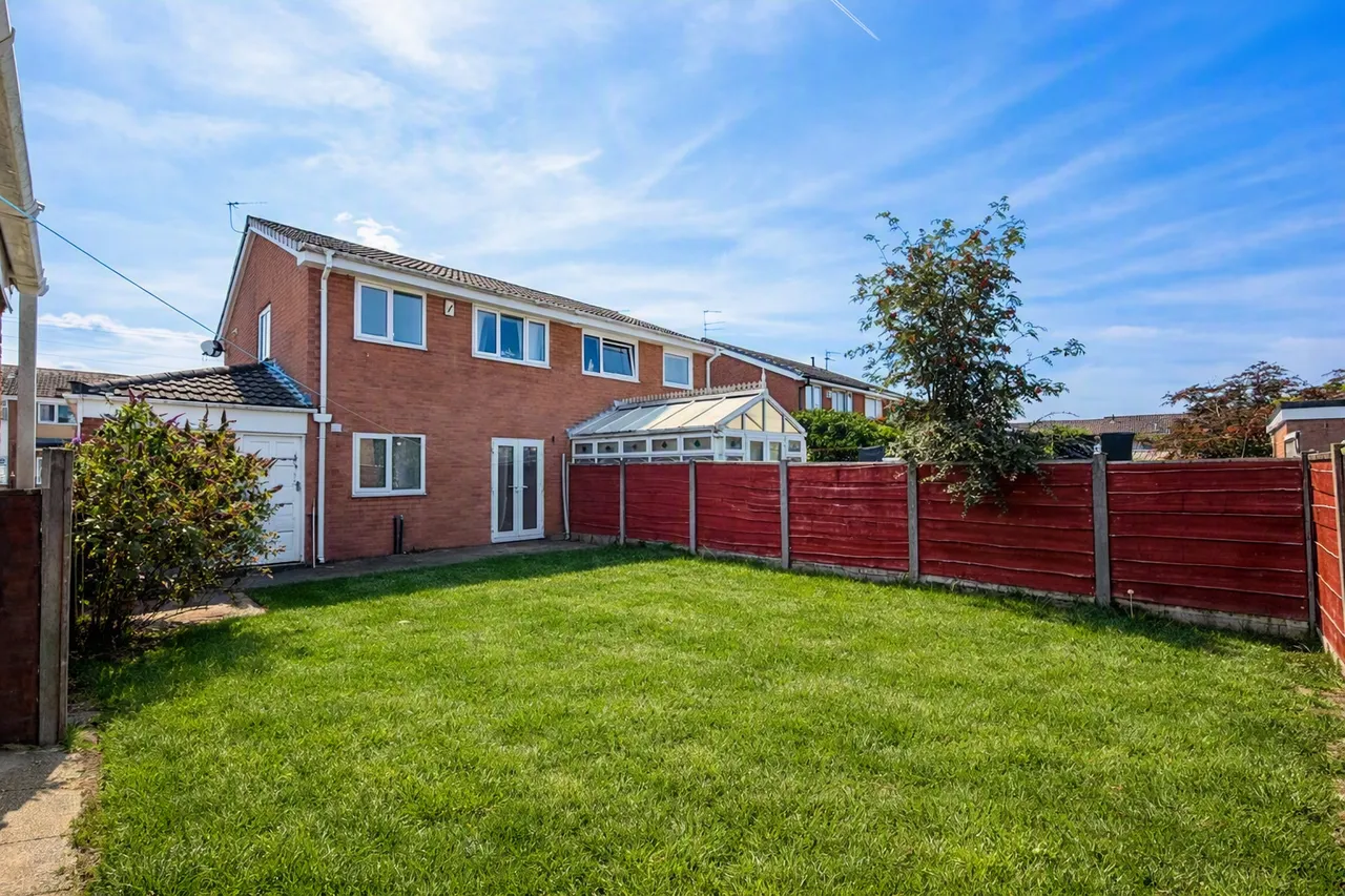 Hereford Crescent, Little Lever, BL3, photo 4