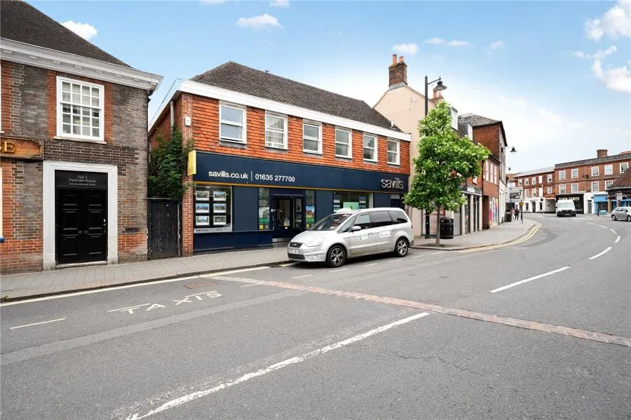 2 bed flat for sale, The Broadway, Newbury, RG14