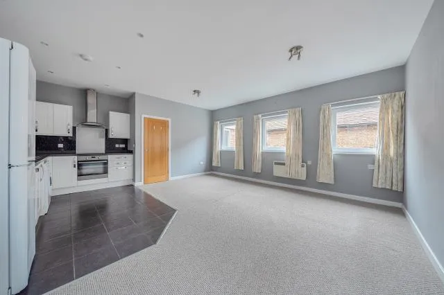 The Broadway, Newbury, RG14, photo 2