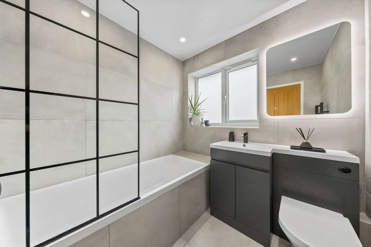 Beechmore, Moore, Warrington, Warrington, WA4 6UE, photo 16