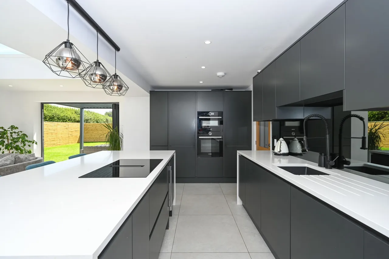 Beechmore, Moore, Warrington, Warrington, WA4 6UE, photo 4