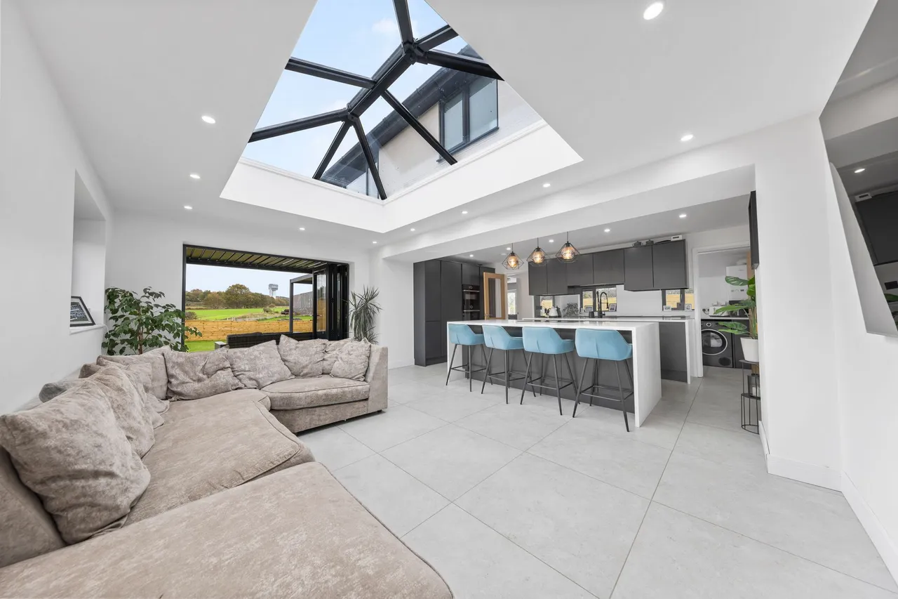 Beechmore, Moore, Warrington, Warrington, WA4 6UE, photo 2