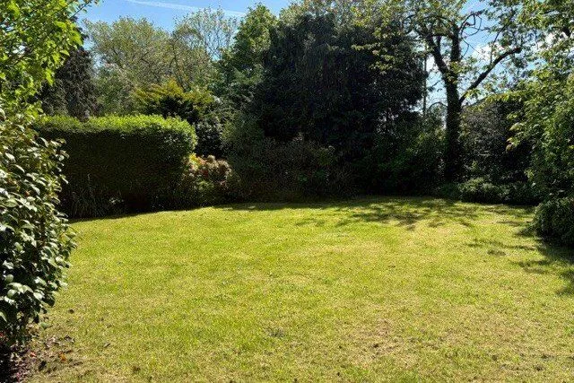 Hooton Road, Hooton, Cheshire, CH66, photo 4