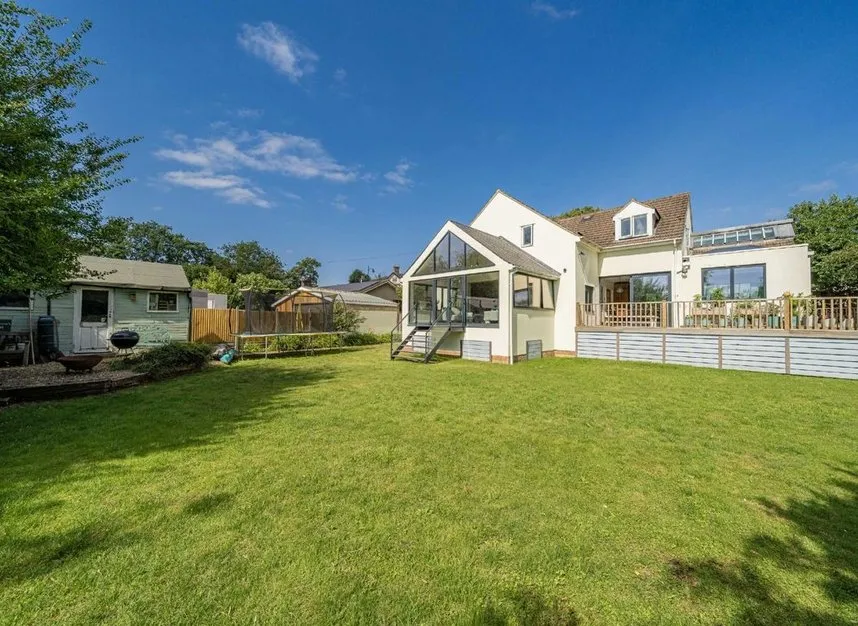 5 bed house for sale, Thames Street, Sunbury-On-Thames, TW16