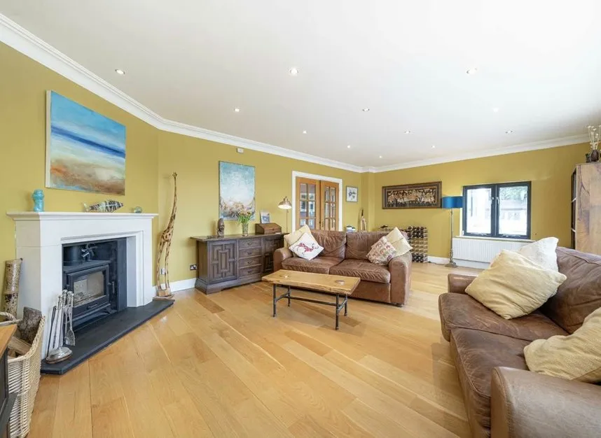 Thames Street, Sunbury-On-Thames, TW16, photo 4