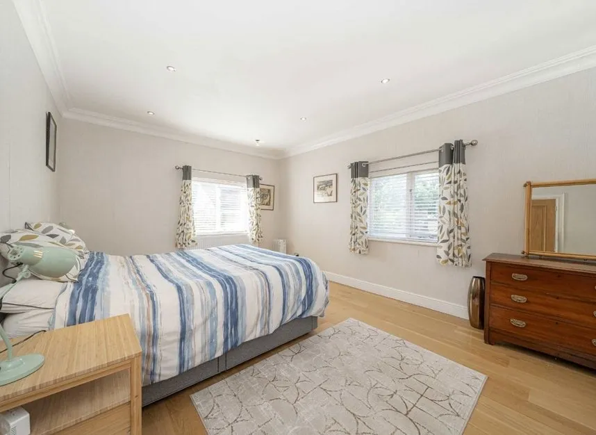 Thames Street, Sunbury-On-Thames, TW16, photo 10