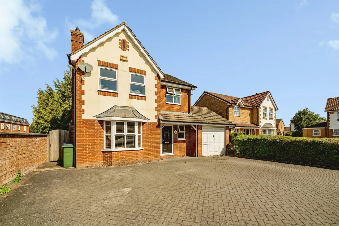 4 bed house for sale — Chaffinch, Aylesbury