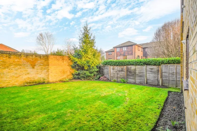 Collingwood Place, Walton-On-Thames KT12 1LU, photo 9