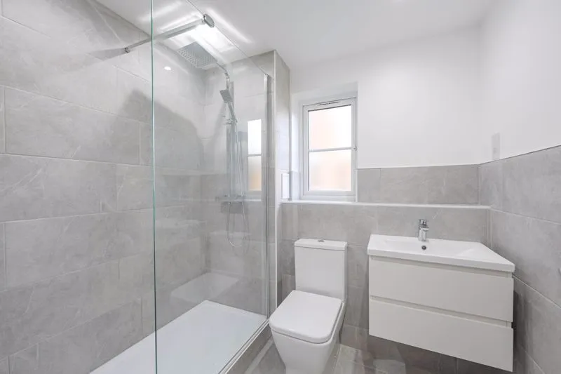 Collingwood Place, Walton-On-Thames KT12 1LU, photo 8