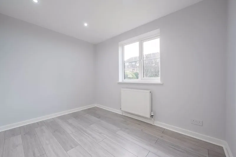 Collingwood Place, Walton-On-Thames KT12 1LU, photo 5