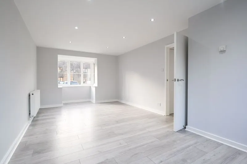 Collingwood Place, Walton-On-Thames KT12 1LU, photo 4