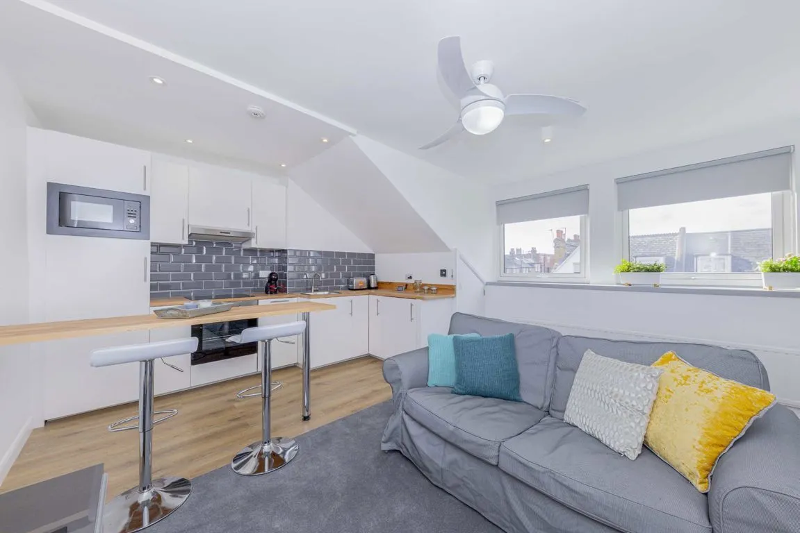 Huron Road, SW17, photo 2
