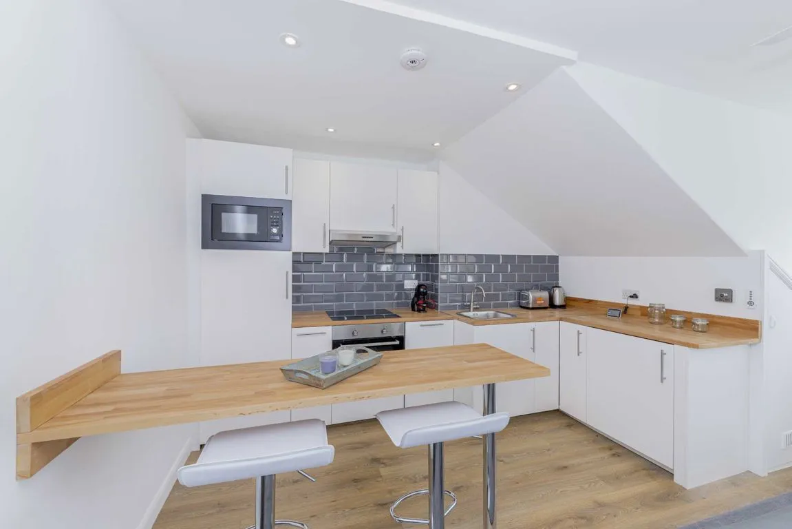 Huron Road, SW17, photo 3