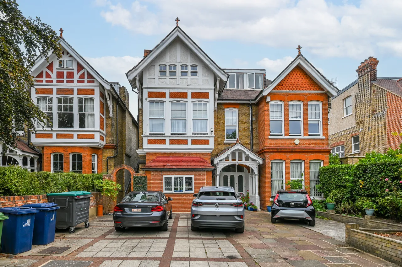 2 bed flat for sale — Flat 6, 4 Corfton Road, London