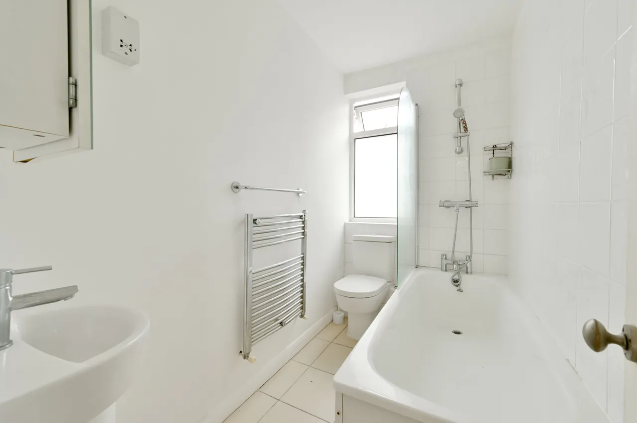 Flat 6, 4 Corfton Road, London, photo 3