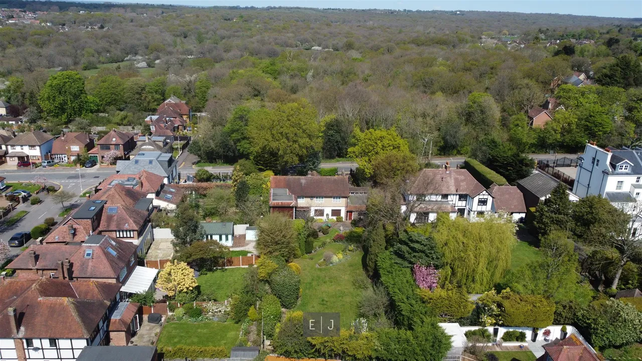 Whitehall Lane, Buckhurst Hill, IG9, photo 5