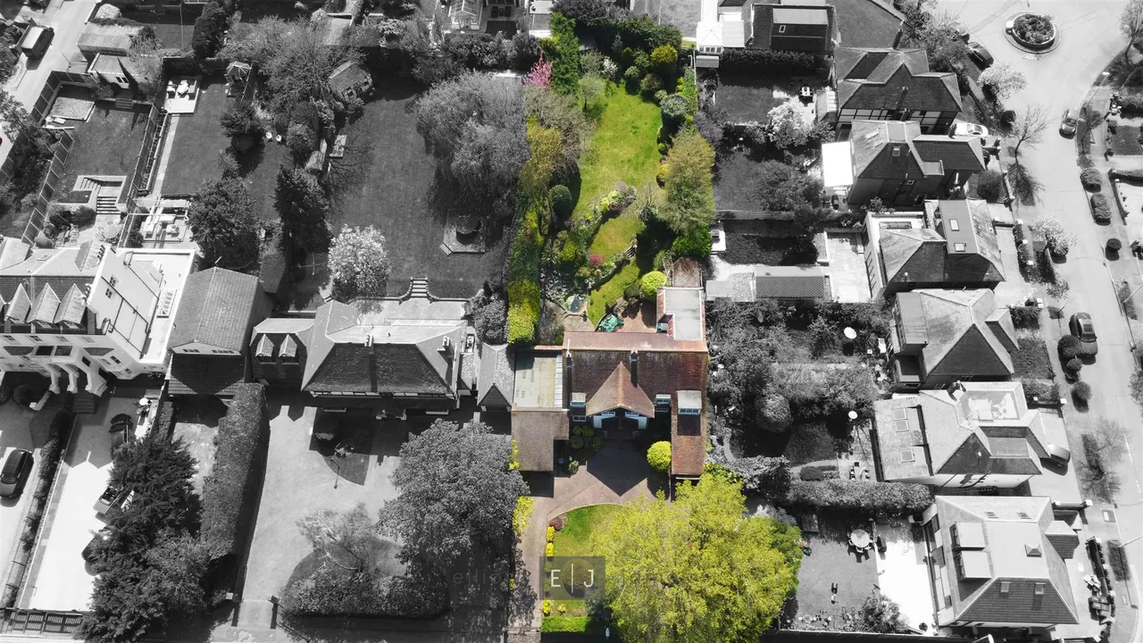 Whitehall Lane, Buckhurst Hill, IG9, photo 3