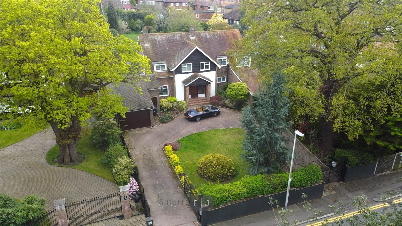 5 bed house for sale, Whitehall Lane, Buckhurst Hill, IG9