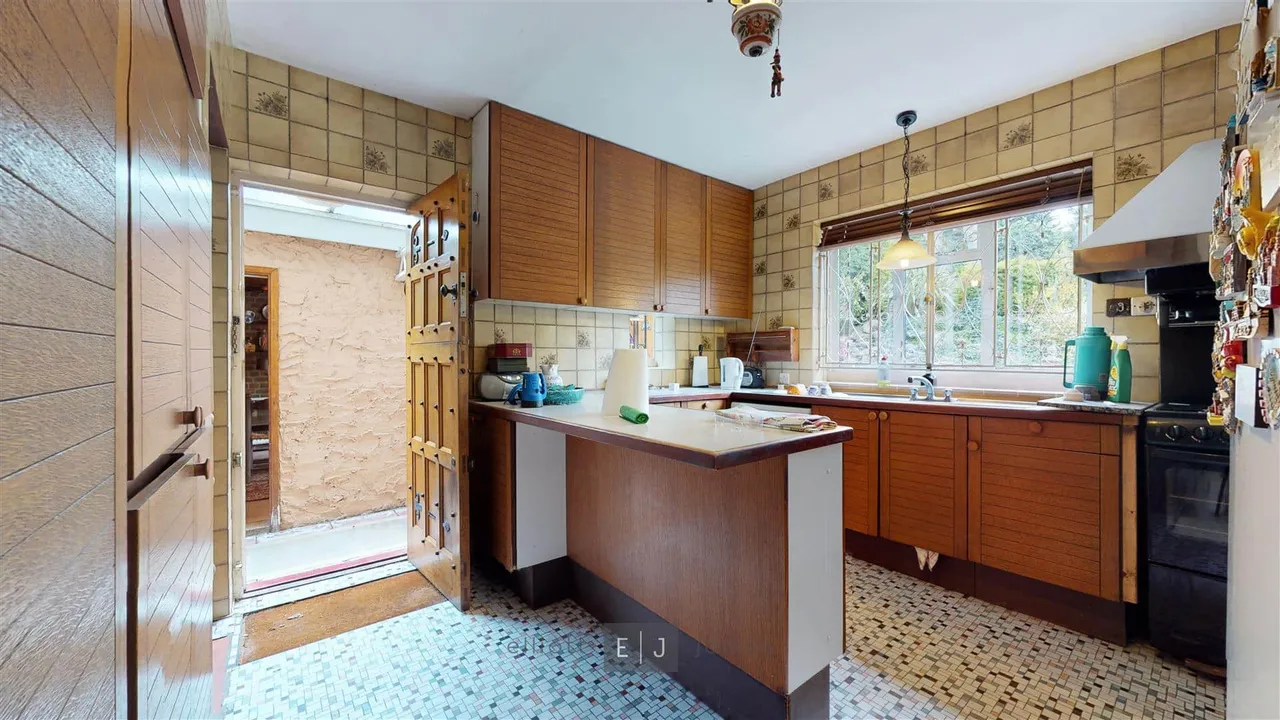 Whitehall Lane, Buckhurst Hill, IG9, photo 8