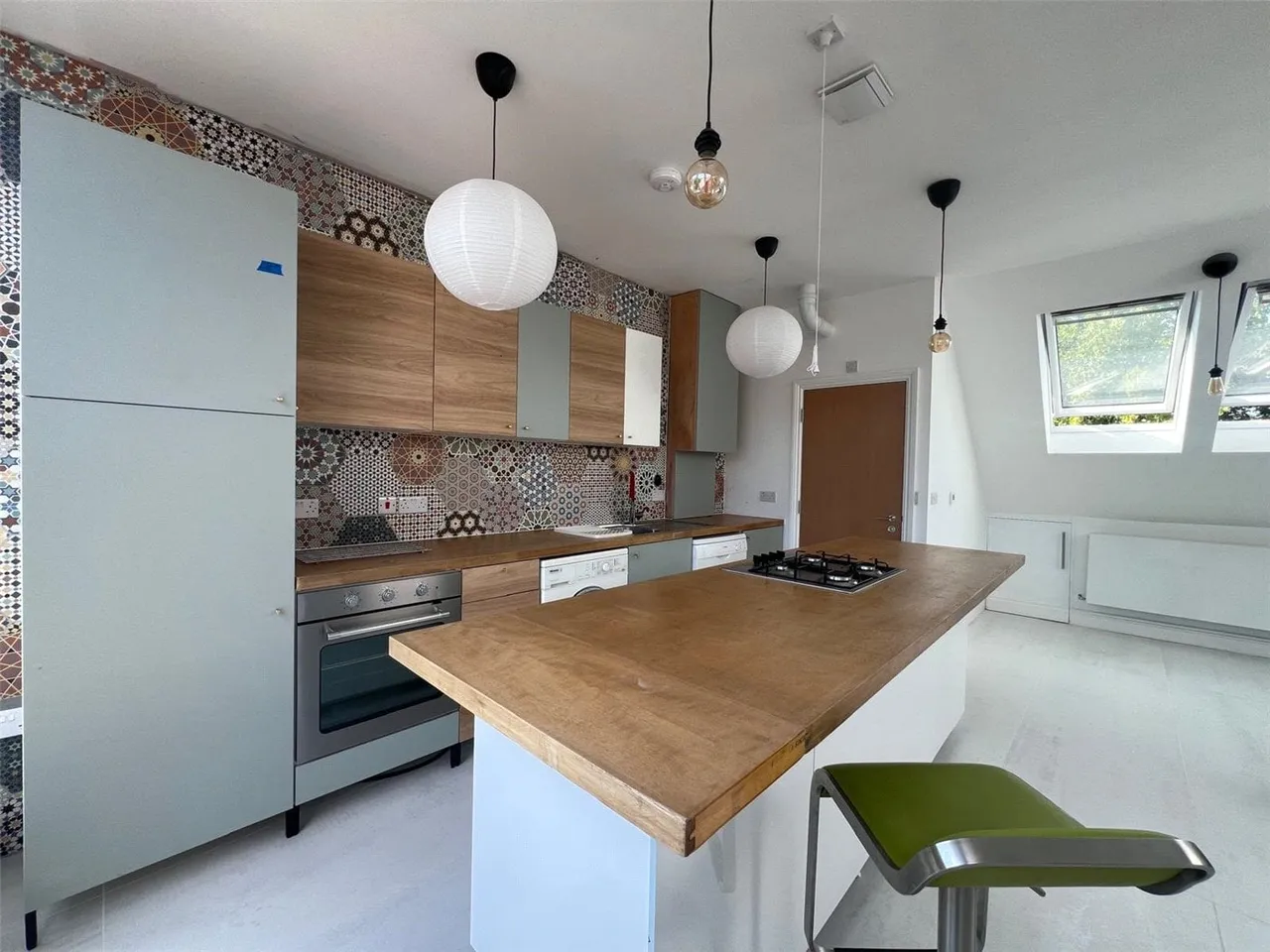 2 bed flat to rent — Carlton Avenue East, Wembley, Middx, HA9