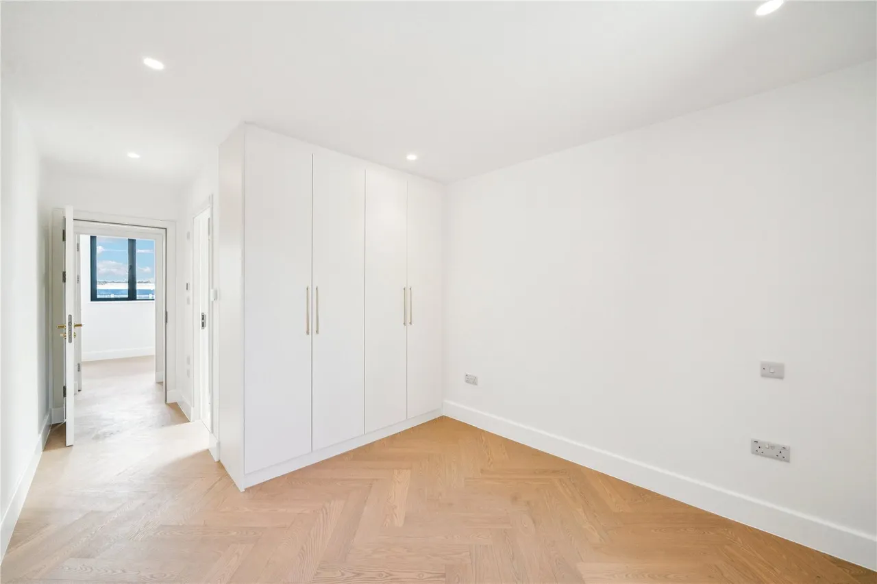 Durnsford Road, London, SW19, photo 19