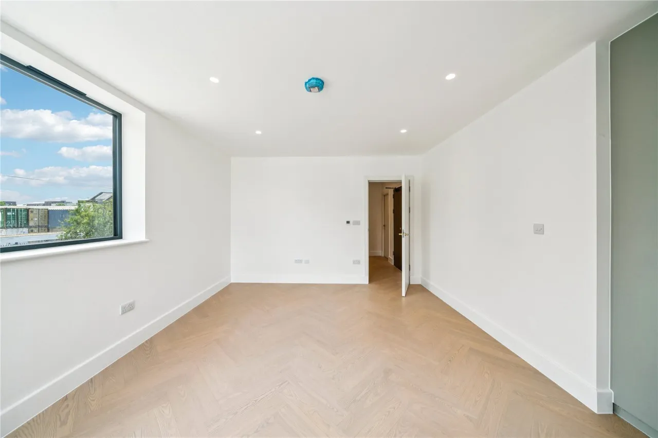 Durnsford Road, London, SW19, photo 14