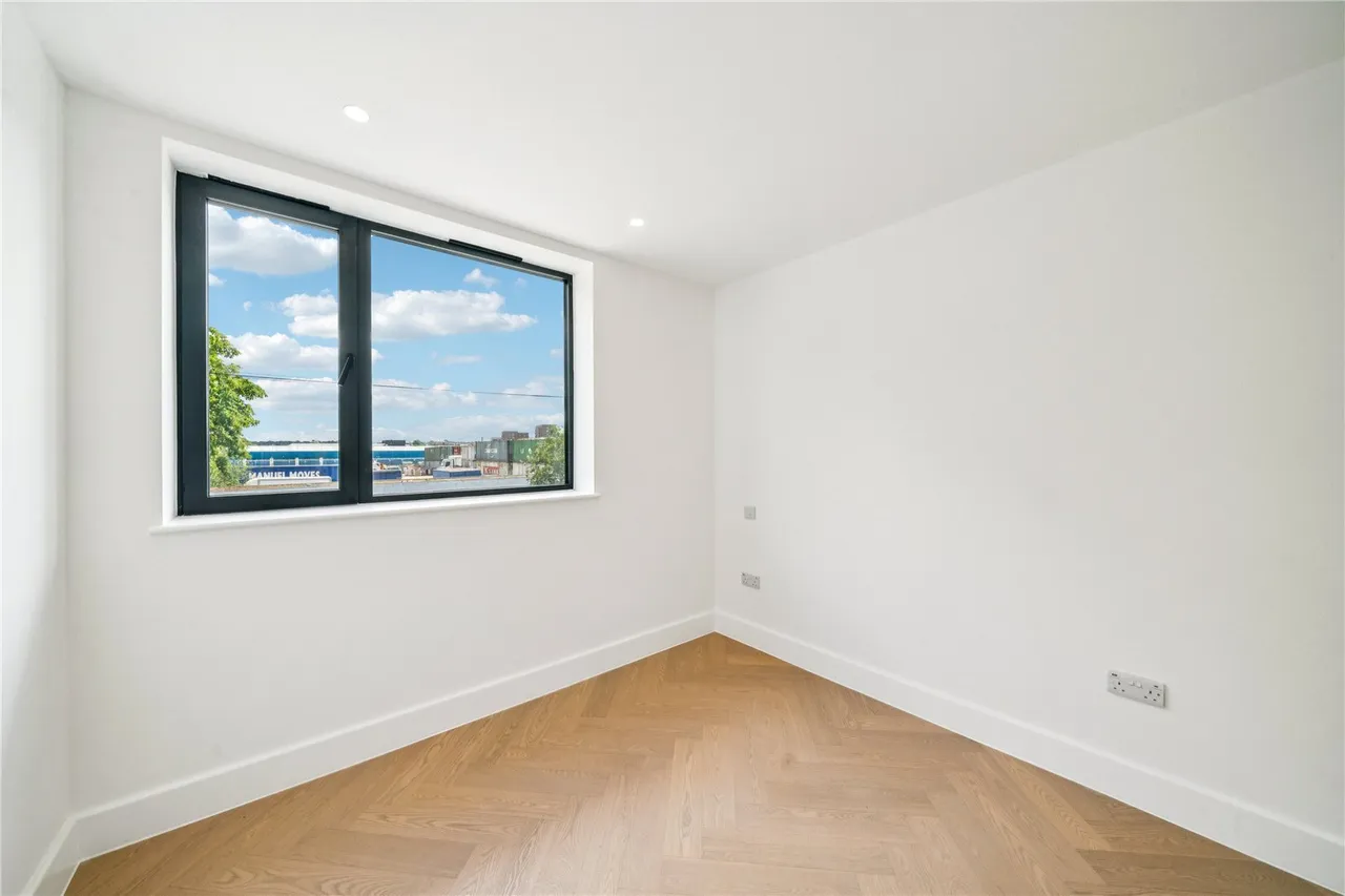 Durnsford Road, London, SW19, photo 17