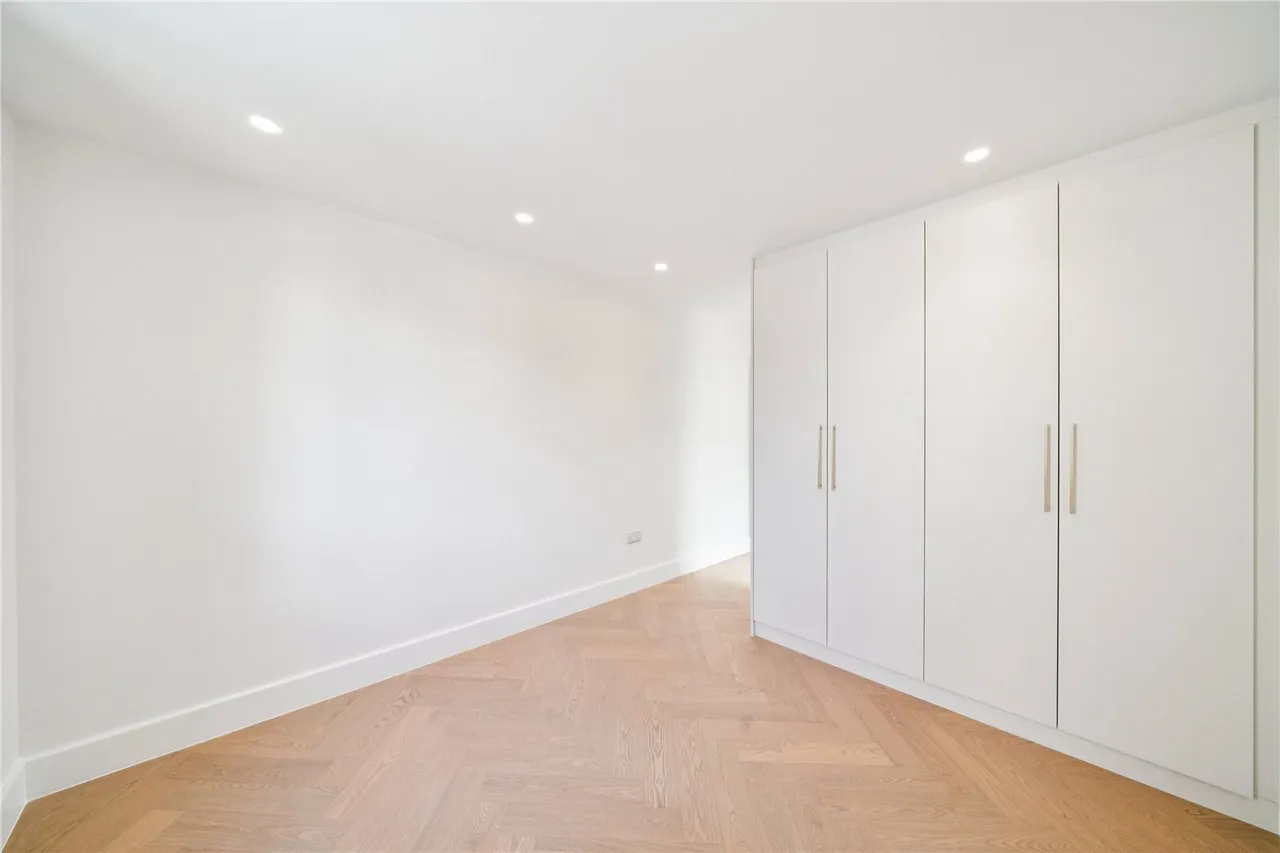 Durnsford Road, London, SW19, photo 20