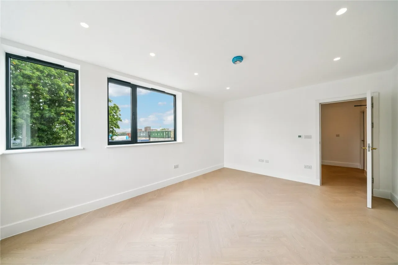 Durnsford Road, London, SW19, photo 10