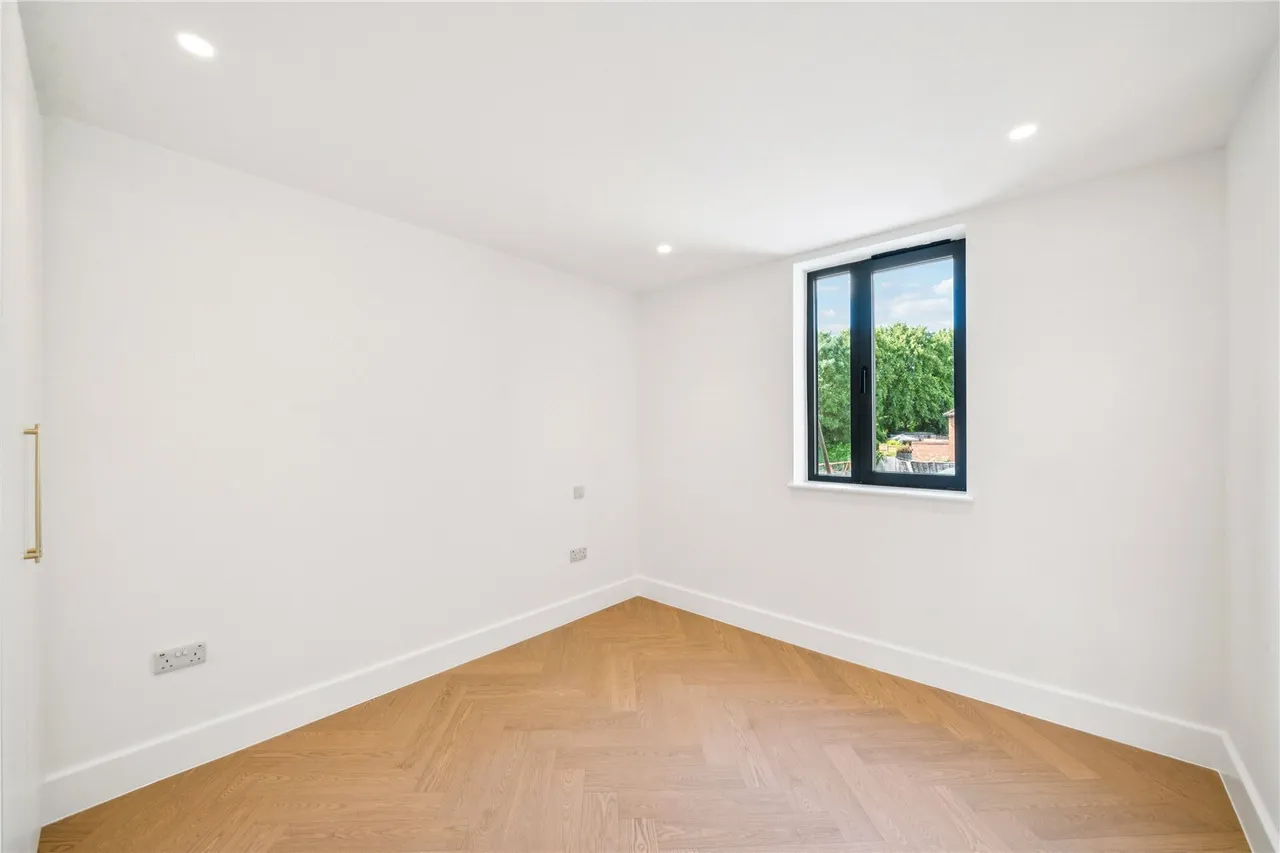 Durnsford Road, London, SW19, photo 18