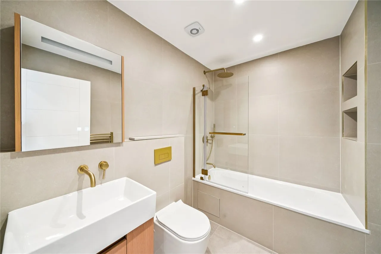 Durnsford Road, London, SW19, photo 16