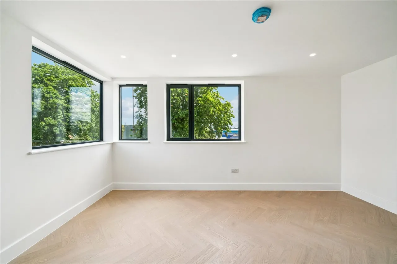Durnsford Road, London, SW19, photo 15
