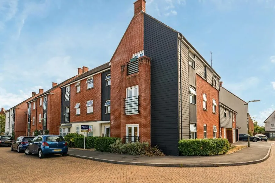 2 bed flat for sale, Ilsley Road, Basingstoke, RG24