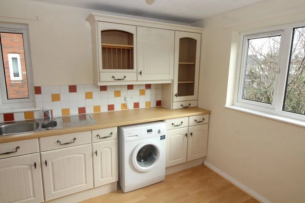 Montrose Court, Chester, Cheshire West and Ches, CH4, photo 3
