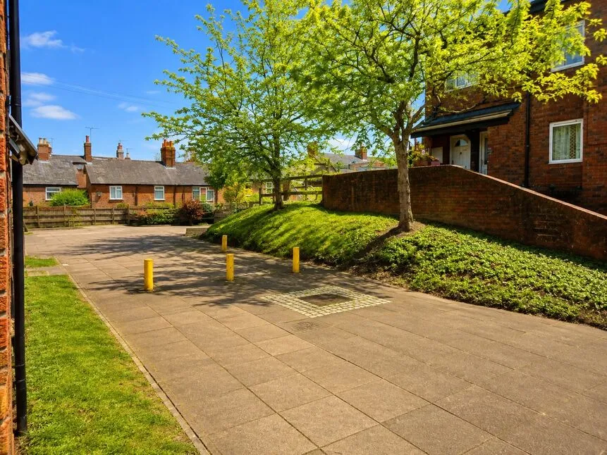 Montrose Court, Chester, Cheshire West and Ches, CH4, photo 9