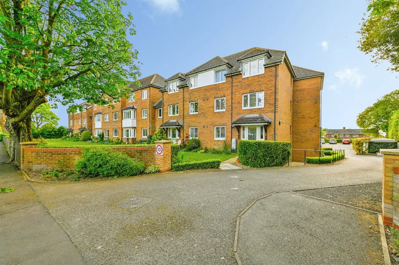1 bed flat for sale, Lyndhurst Court, Hunstanton, PE36