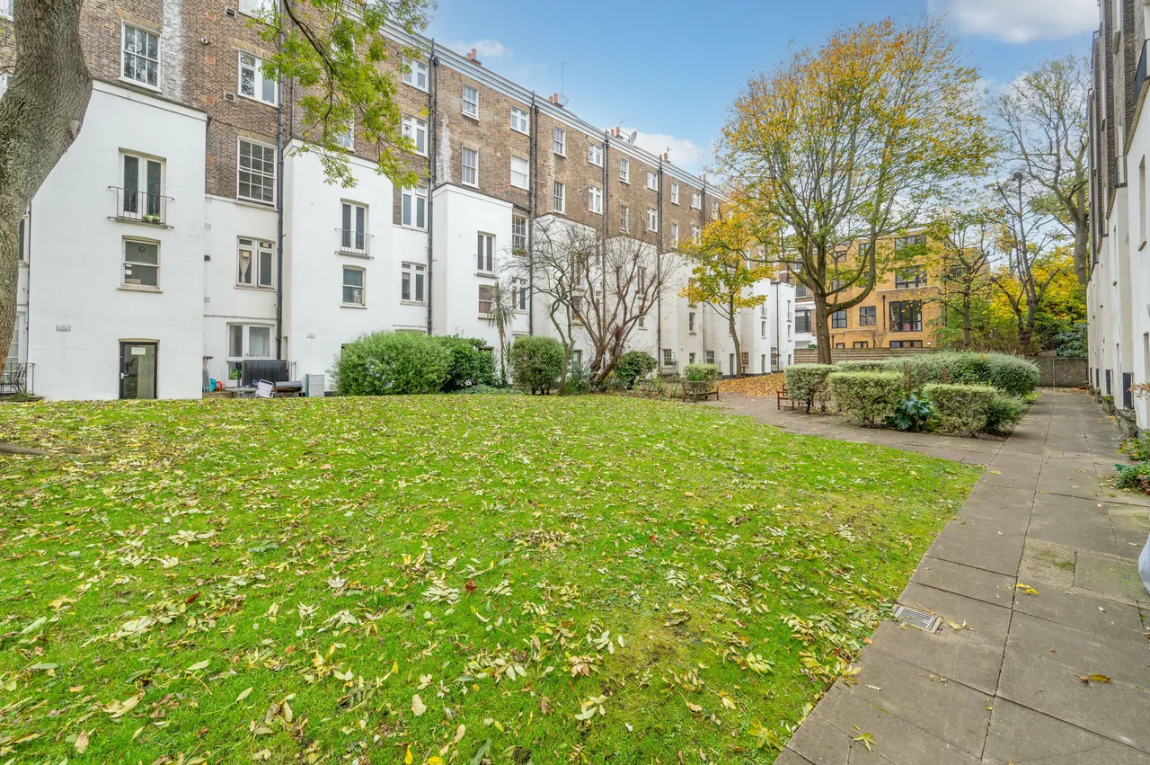 60b Gloucester Gardens, London, photo 8