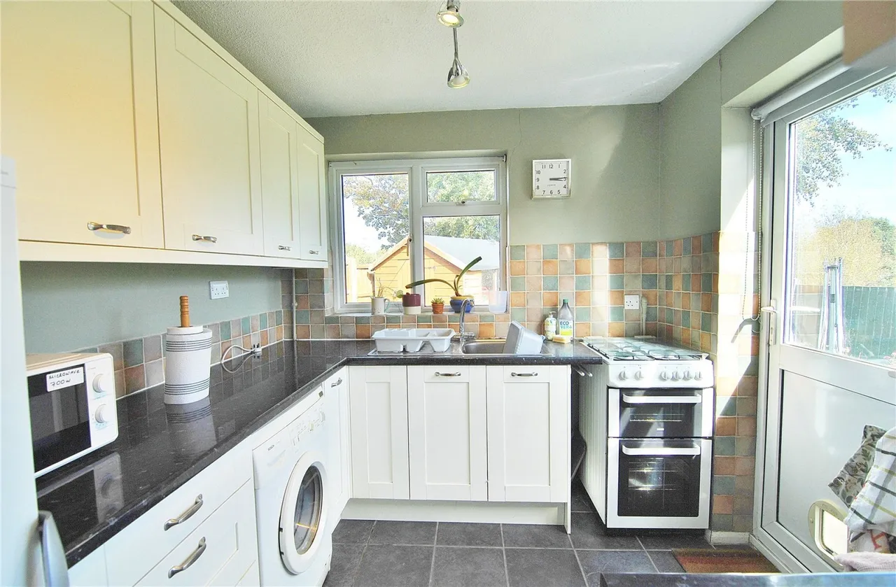 Dozule Close, Leonard Stanley, GL10, photo 3