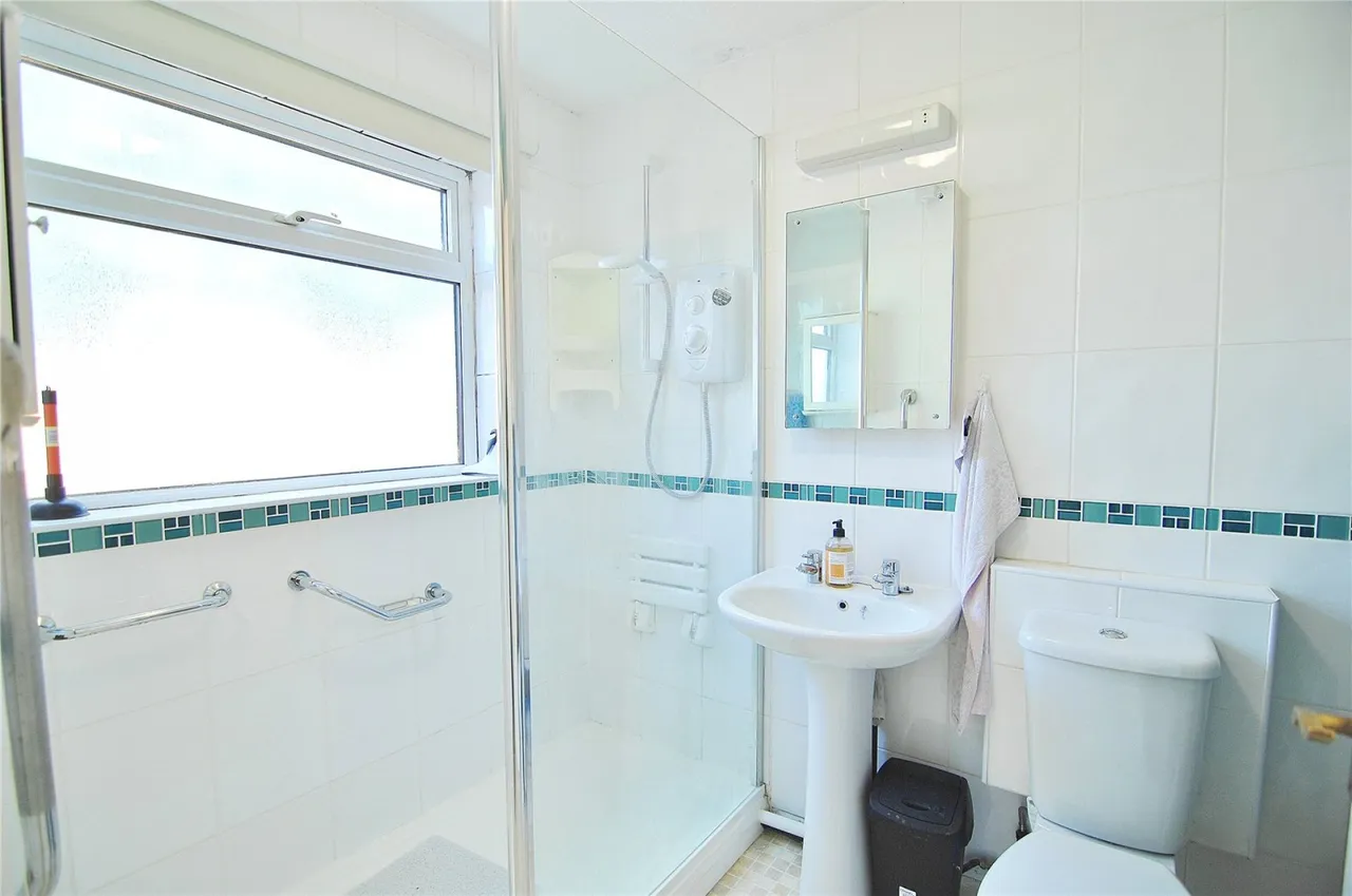Dozule Close, Leonard Stanley, GL10, photo 8