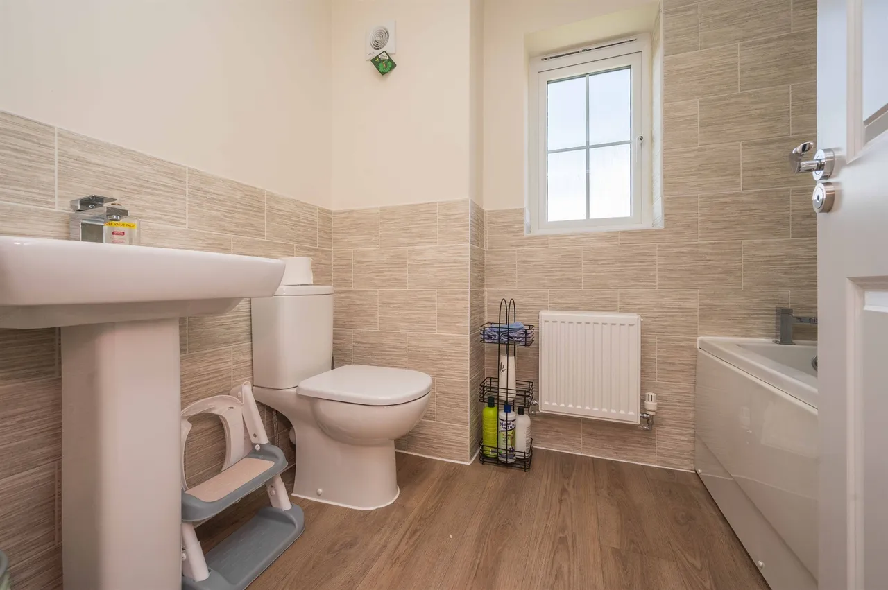 London Road, Corby, NN17, photo 12