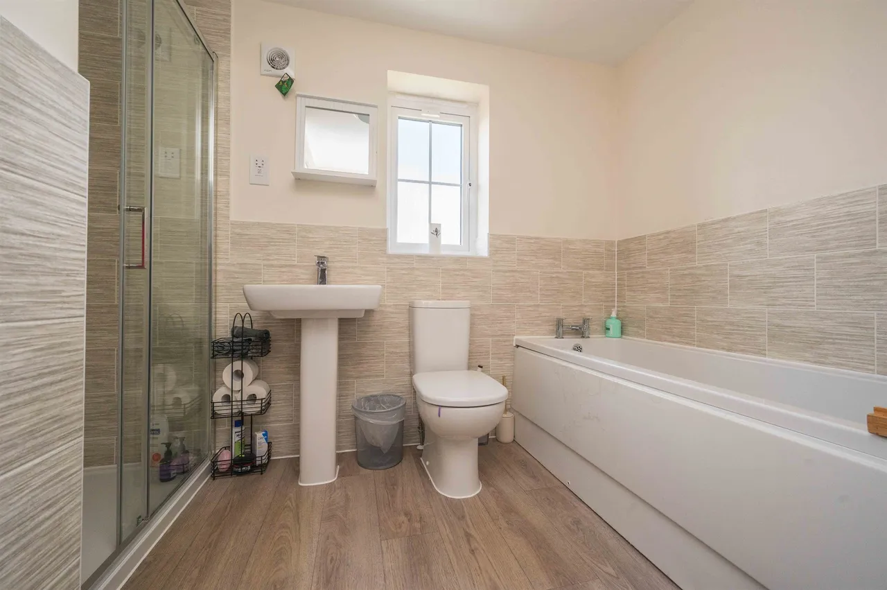 London Road, Corby, NN17, photo 13