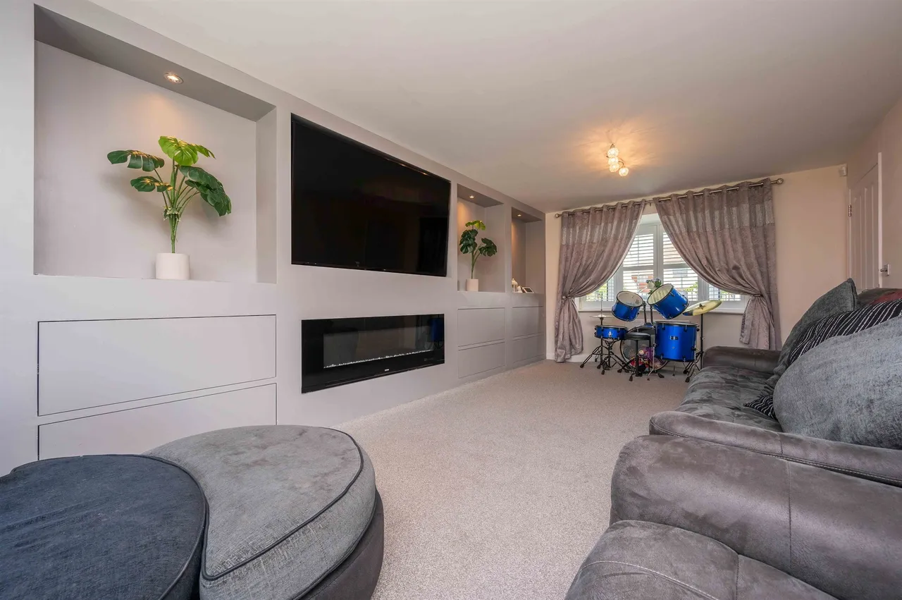 London Road, Corby, NN17, photo 2