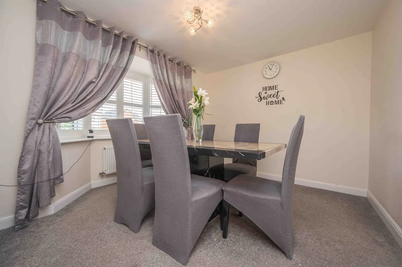 London Road, Corby, NN17, photo 6