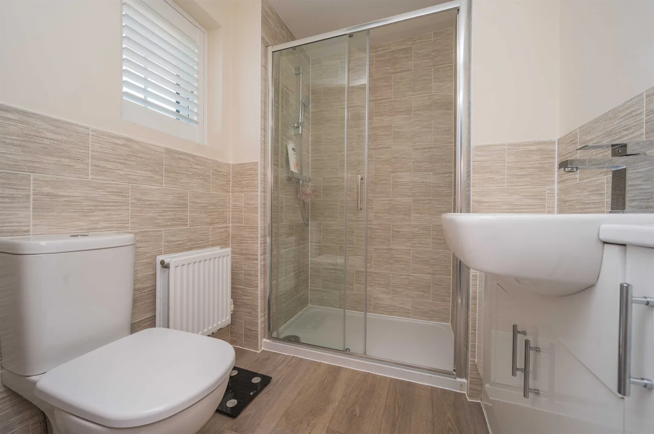 London Road, Corby, NN17, photo 9
