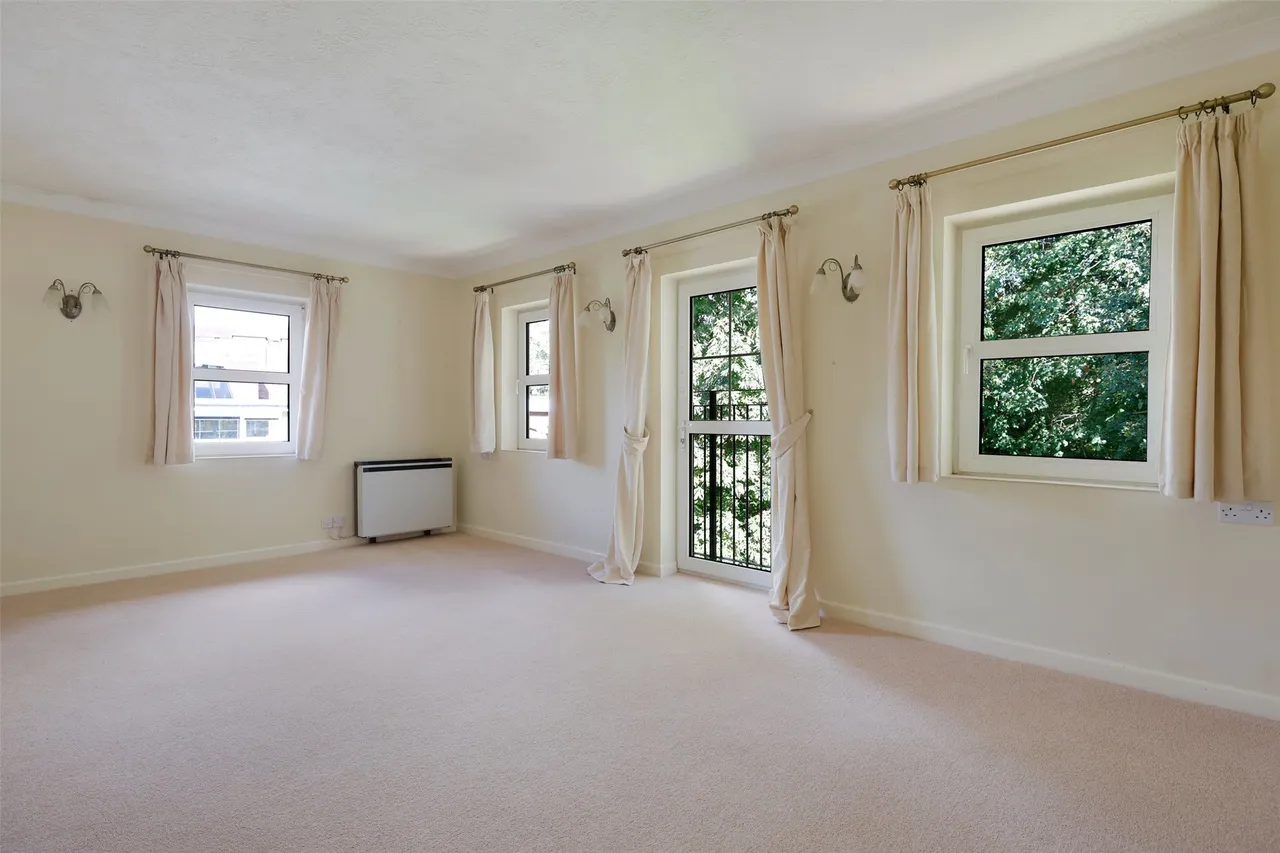 2 bed property for sale, Roebuck Close, Reigate, RH2
