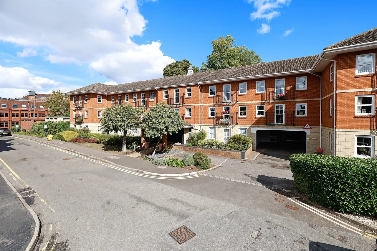 Roebuck Close, Reigate, RH2, photo 2