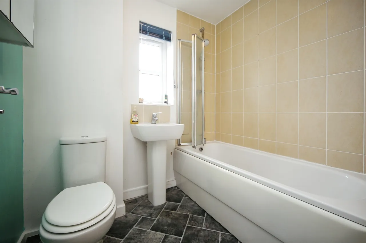 Ravelin Close, Meon Vale, Stratford-Upon-Avon, photo 6